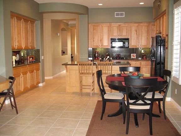 Kitchen w/Full Granite backsplash