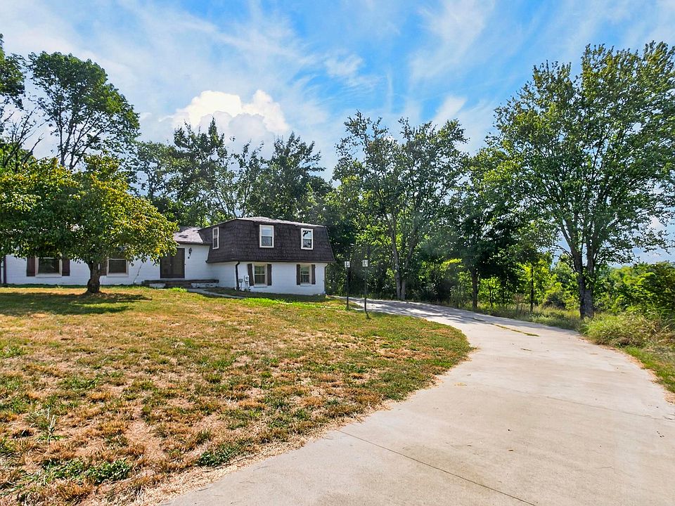 1st image of 742C Bates Rd