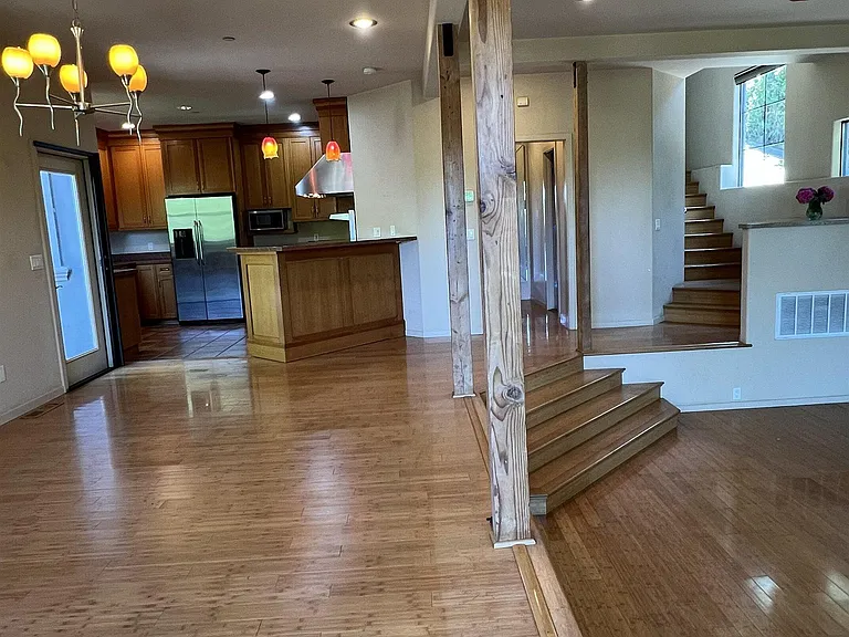 7957 Michigan Ave — Photo 5