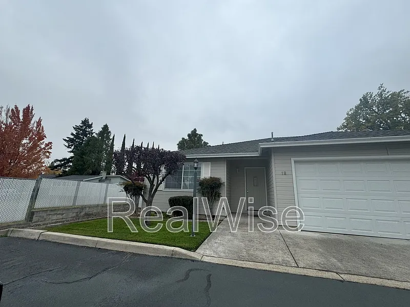 1221 Skeeters Ln — Photo 2