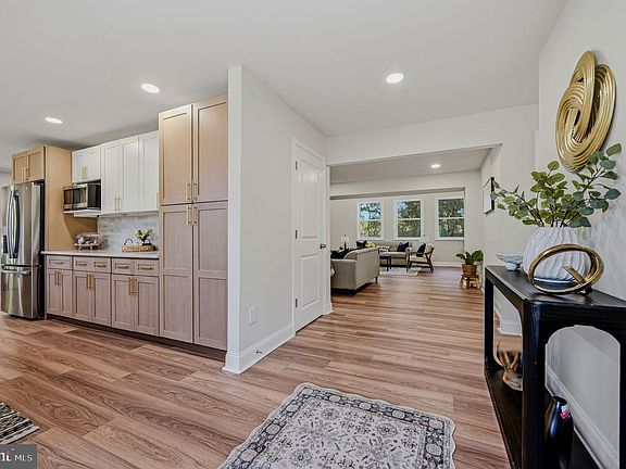 5th image of 639 Ridgeview Rd