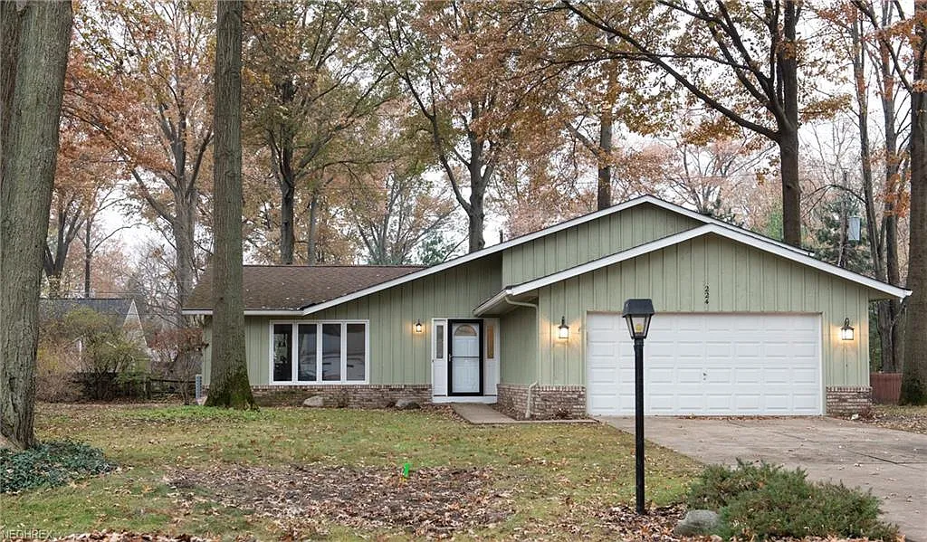 224 Parsons Dr photo 1