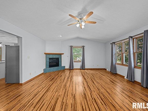 2nd image of 6 N Meadowbrook Dr