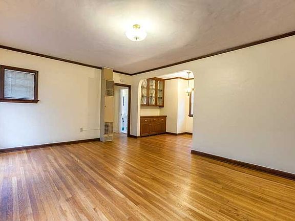 3rd image of 2510 NE 11th Ave #161