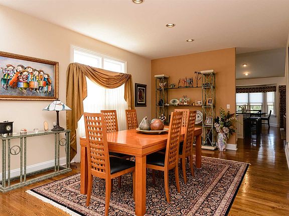 4th image of 21 Fieldstone Ln