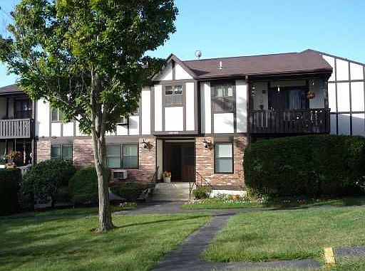 2nd image of 653 Sierra Vista Ln