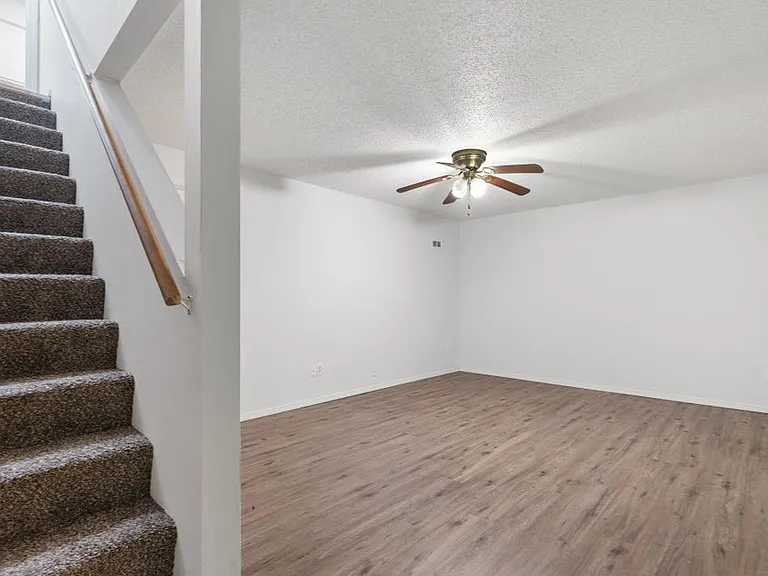 1711 E Walnut Lawn St #H — Photo 10