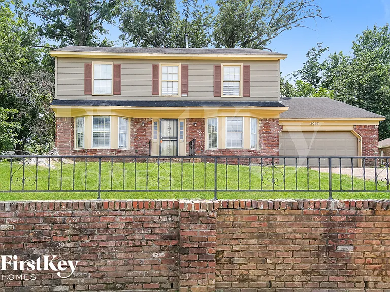 2097 Meadowview Ln — Photo 1