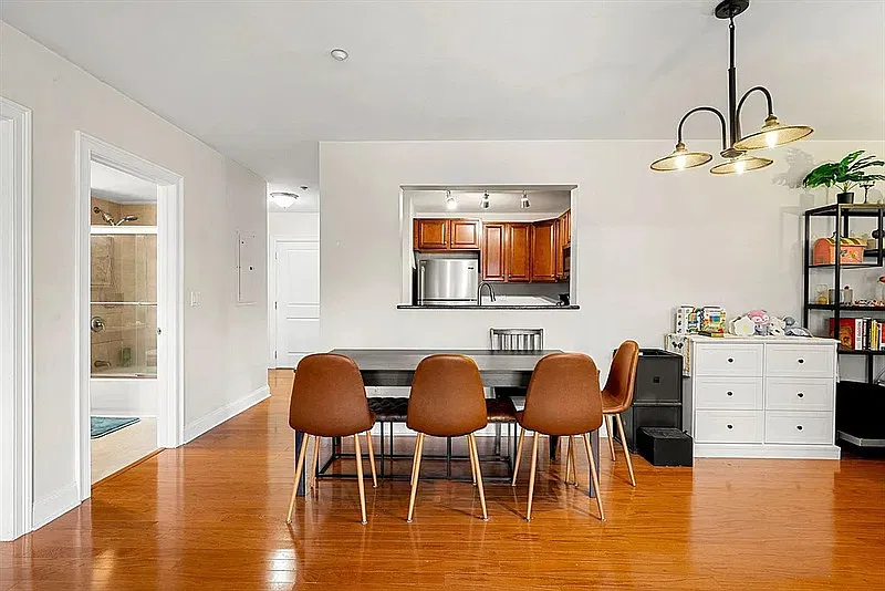1 bed, 1.0 bath, 901 sqft, $1,820 — Photo 2