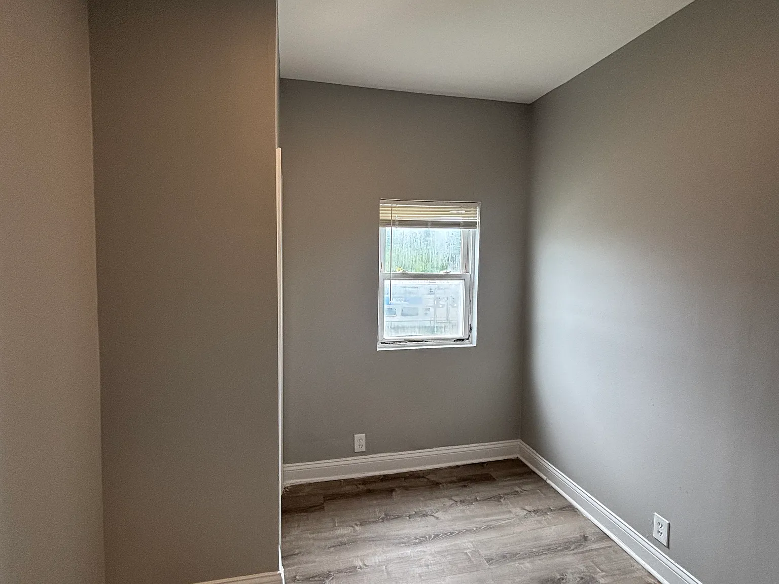 2 bed, 1.0 bath, $1,150 — Photo 4