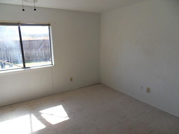 4th image of 1002 Medio Dr
