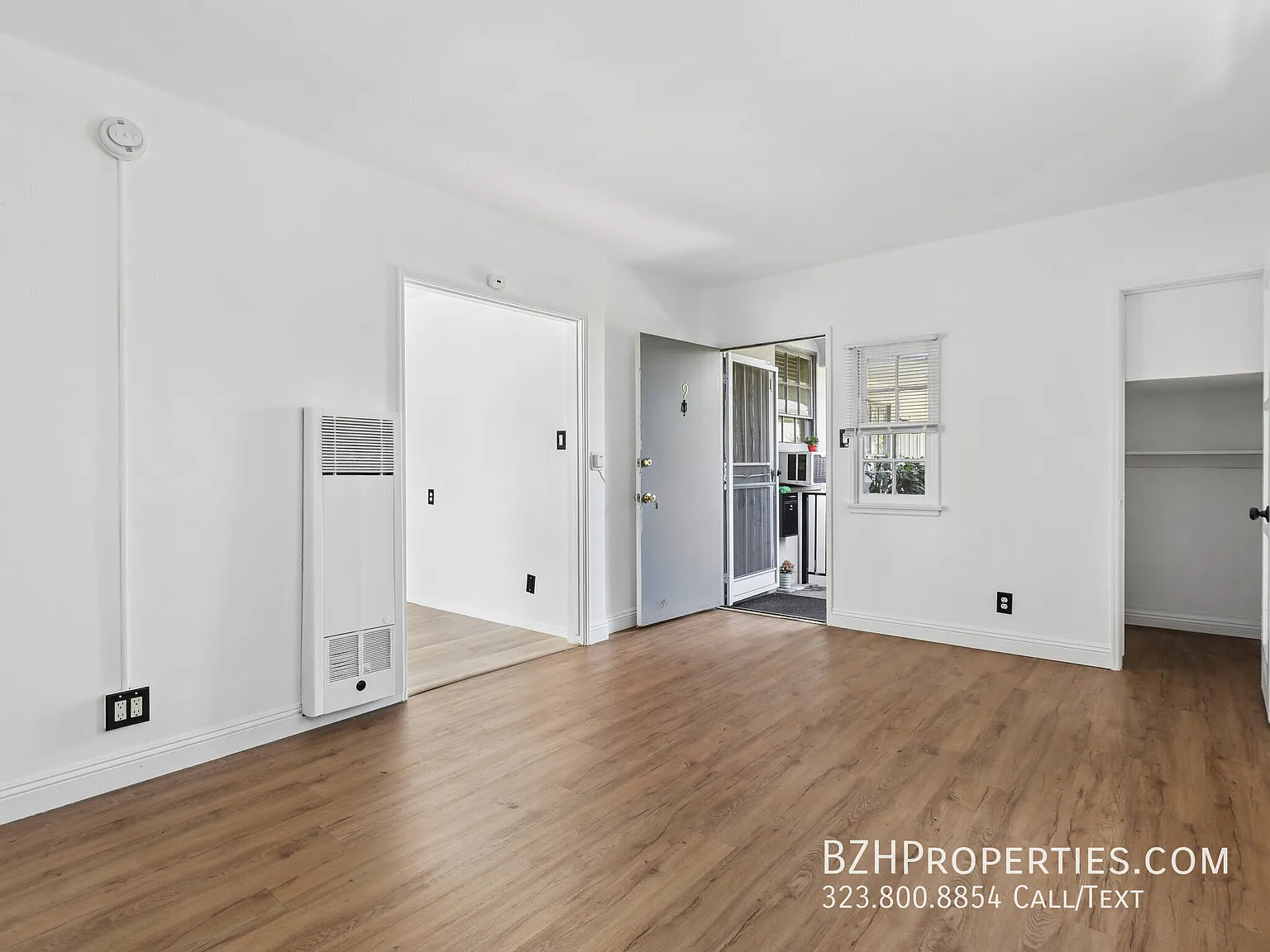 Classic Los Feliz One Bedroom with Parking Available — Photo 3