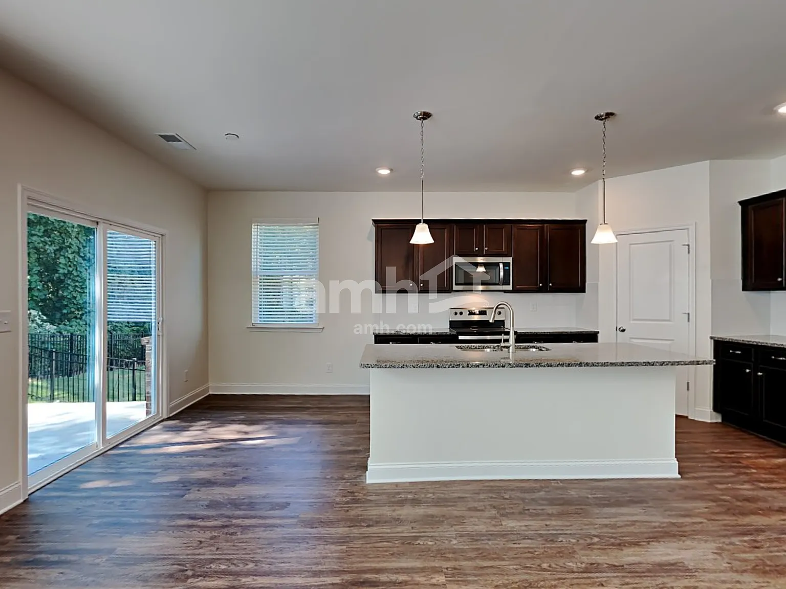 5 bed, 3.0 bath, 2850 sqft, $2,820 — Photo 3