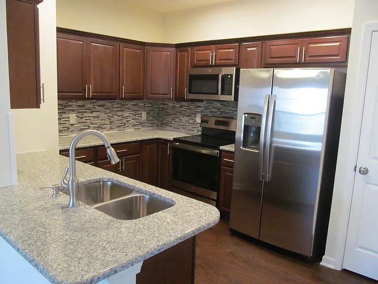 2606 Pennoak Way #F — Photo 3
