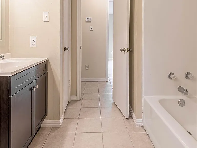 2401 Sycamore Ave #E3 — Photo 17