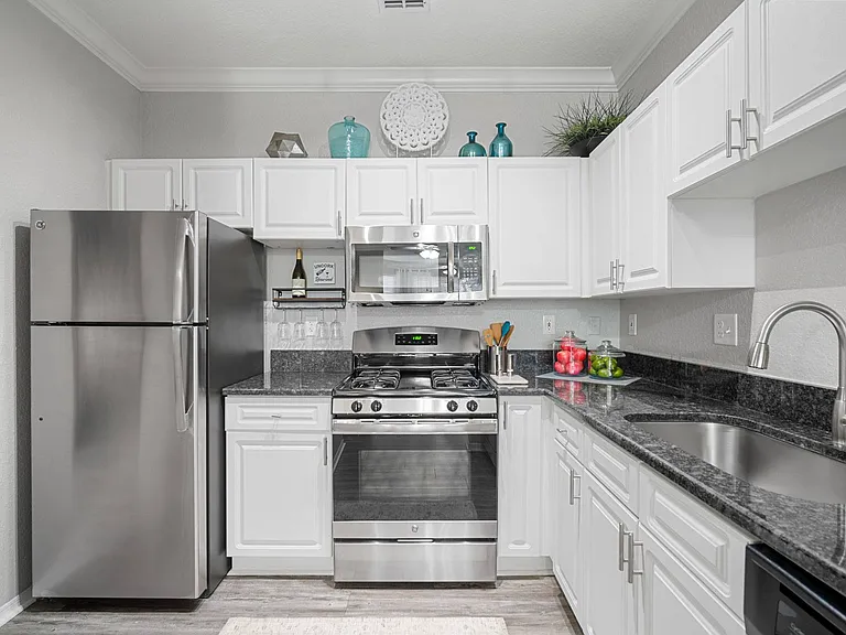 The Grand Reserve at Tampa Palms Apartments — Photo 14