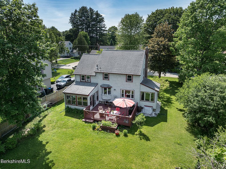 1st image of 19 Roselyn Dr