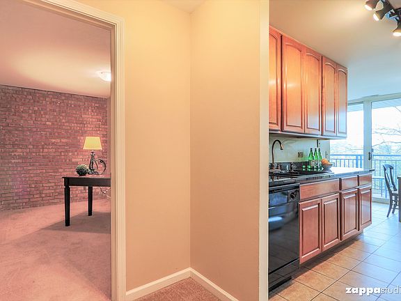 3rd image of 5950 Oakwood Dr APT 4J