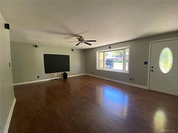 3rd image of 55 Graywood Ct