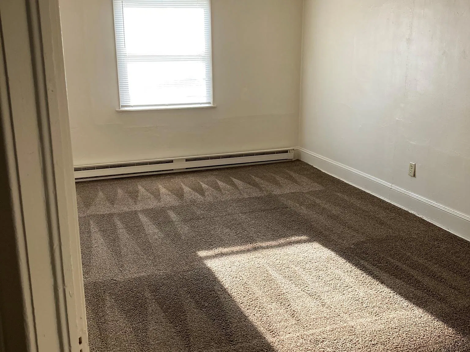 2 bed, 1050 sqft, $985 — Photo 3