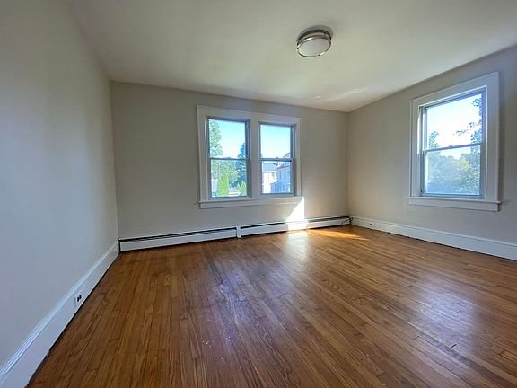 4th image of 10 Conway Pl APT 1