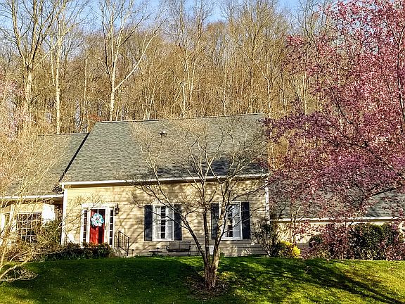3rd image of 8 Ennismore Dr