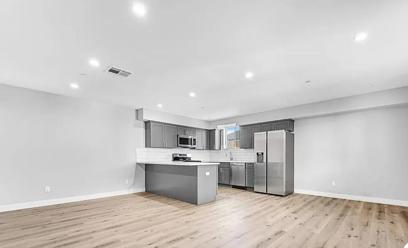 3 bed, 3.5 bath, 1400 sqft, $3,899 — Photo 3