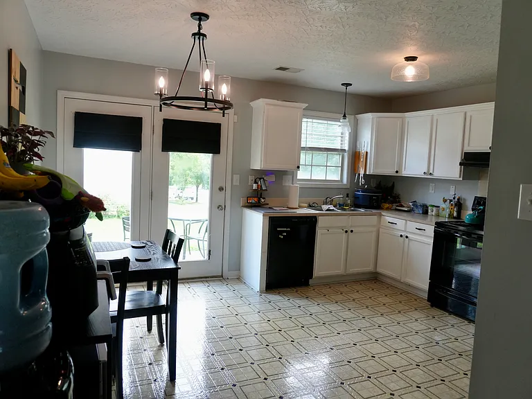 2100 Stonewood Ln — Photo 9