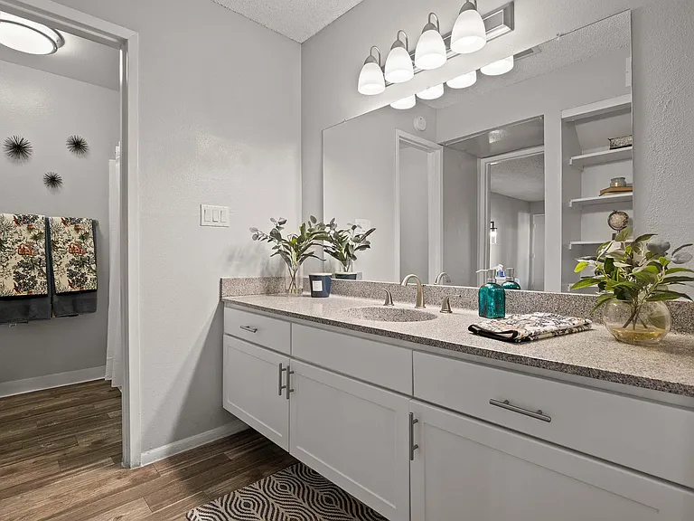 Brookwood Apartments — Photo 12