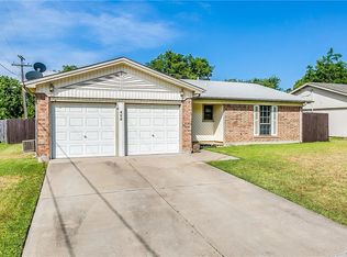 425 NW Wintercrest Rd, Burleson, TX 76028