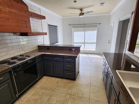 5th image of 7221 Saint James Ct