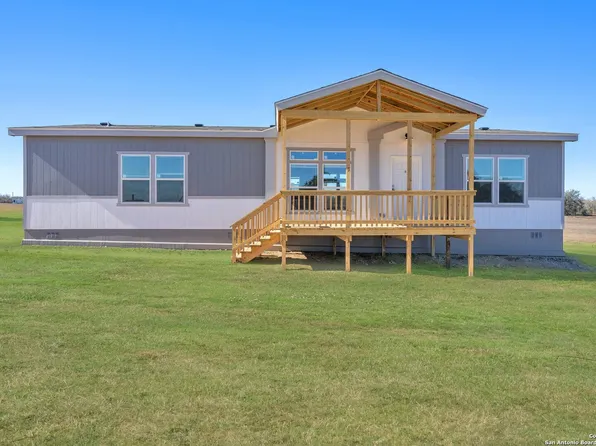 693 Rossville Rd, Somerset, TX 78069