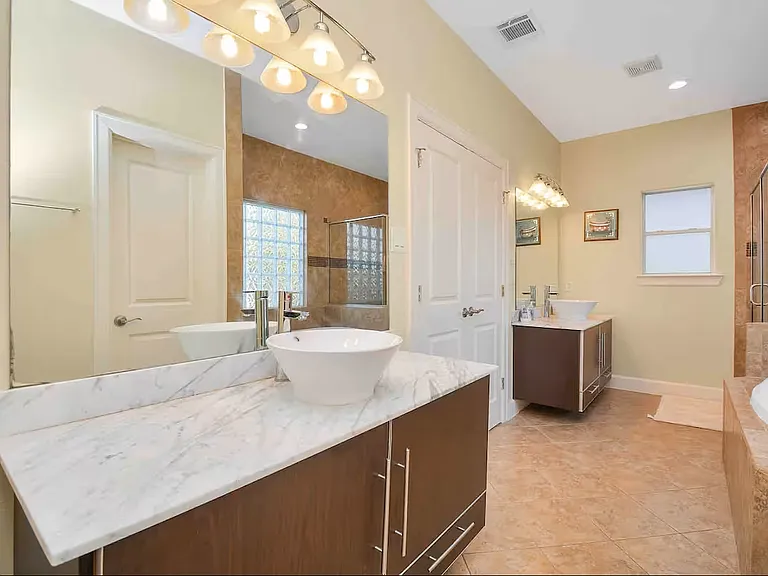 3045 Clinton Dr — Photo 9
