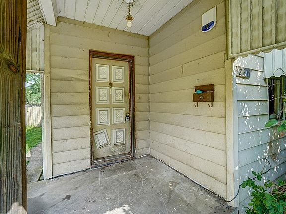 3rd image of 2432 Benninghofen Ave