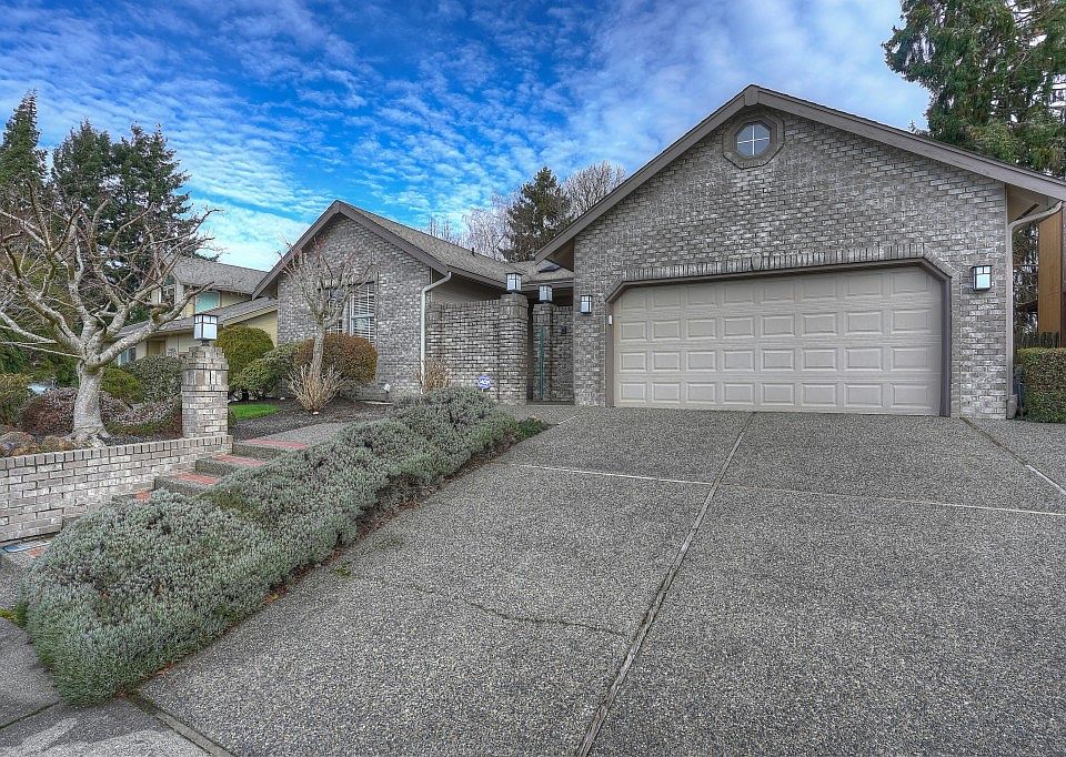 1st image of 3113 N Claremont Dr