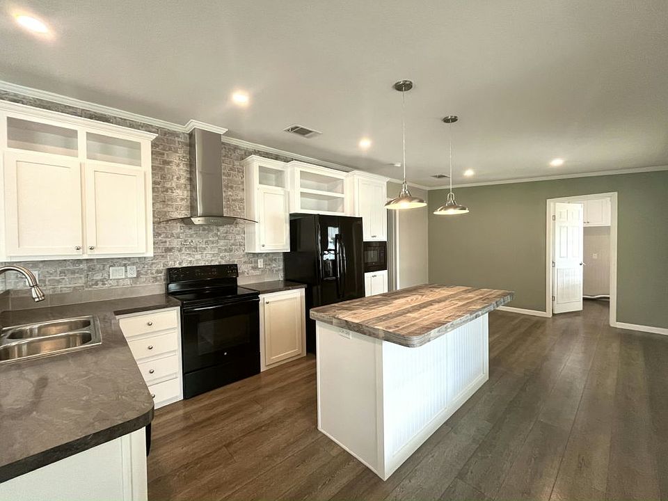 1st image of 302 Heritage Blvd