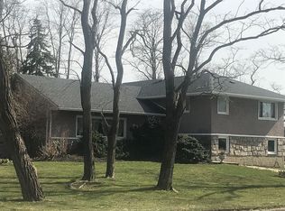 13 Westland Dr, Glen Cove, NY 11542