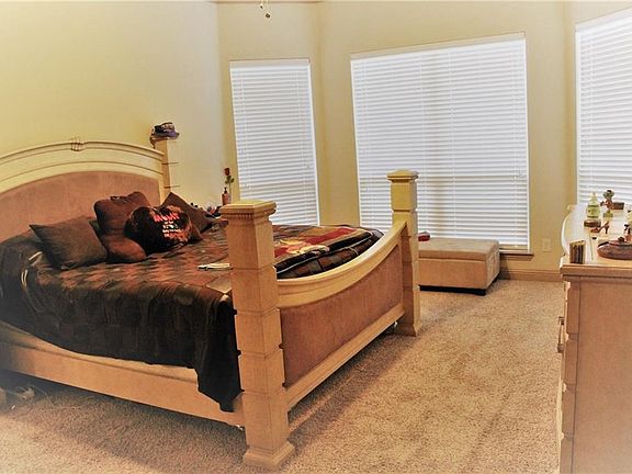 3rd image of 7823 Glen Hollow Ln