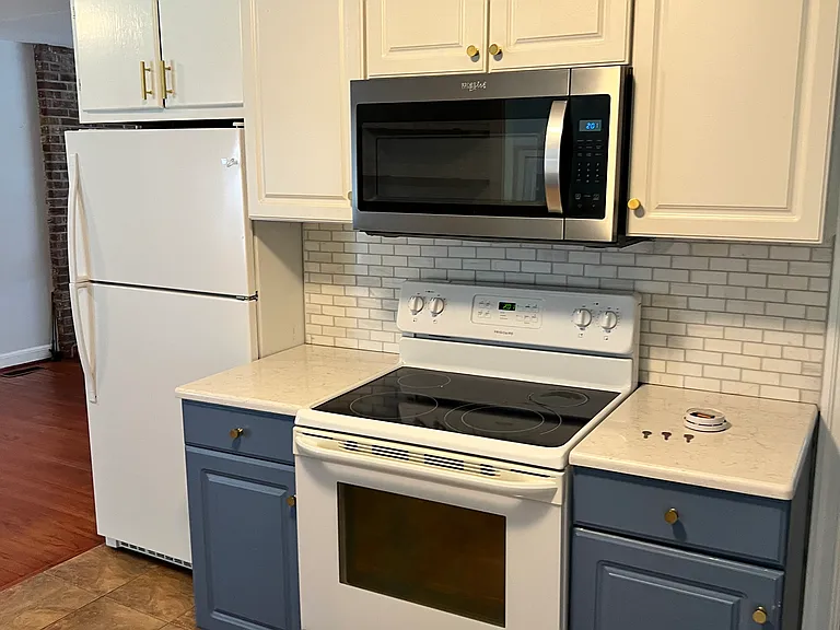 411 Carol St — Photo 11