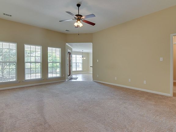 5th image of 674 Ventana Dr