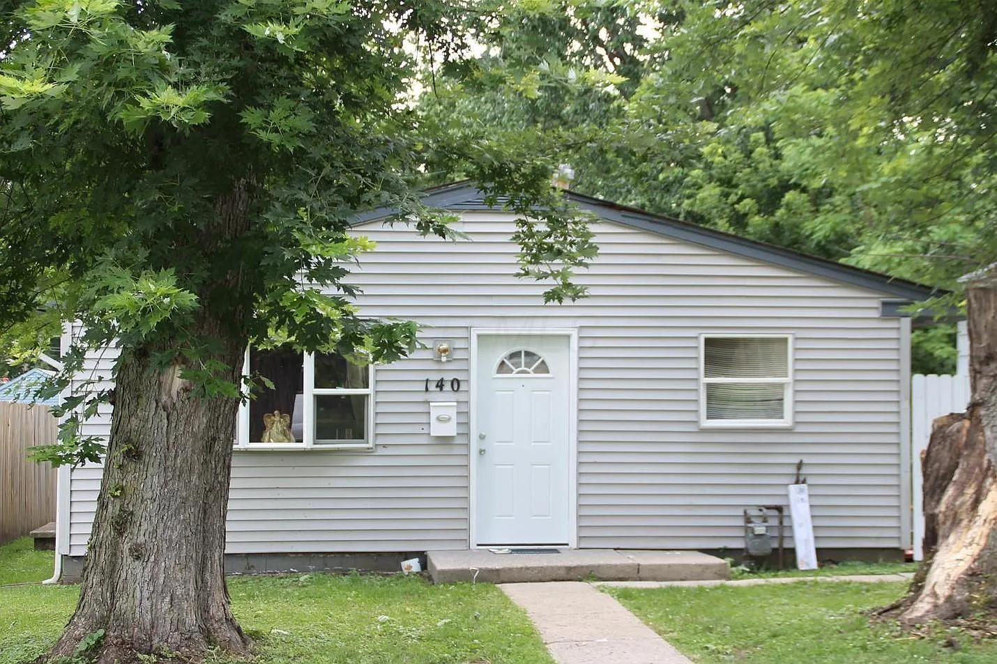 140 Wrexham Ave photo 1