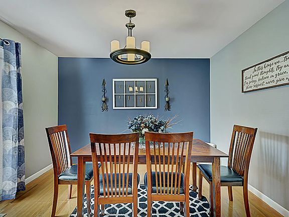 3rd image of 10421 Grovedale Dr