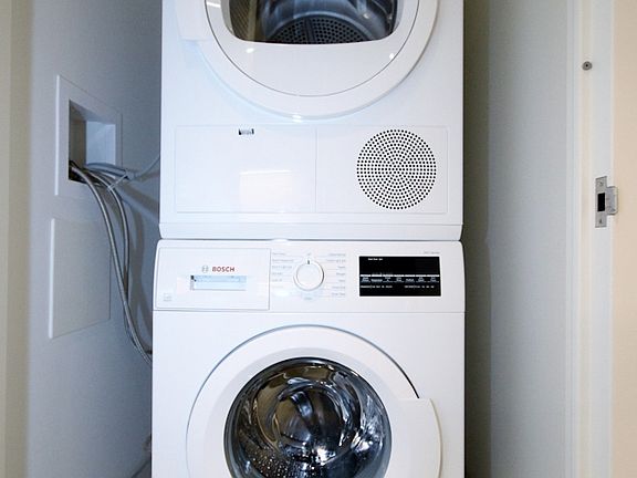 5th image of 86 Fleet Pl APT 25L