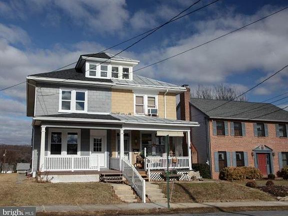 3rd image of 612 Locust St