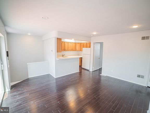 4th image of 908 N 4th St Floor 3