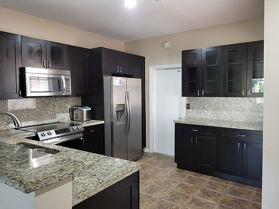 4th image of 2082 Madeira Dr