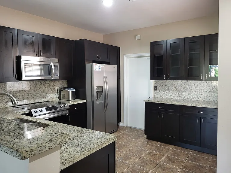 2082 Madeira Dr — Photo 4
