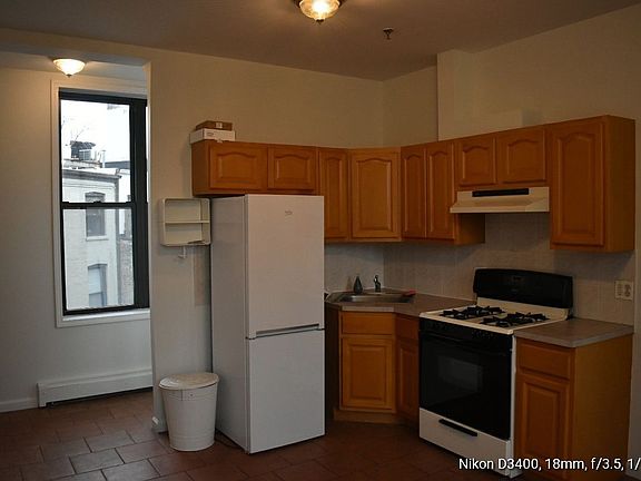 4th image of 729 Fulton St APT 1