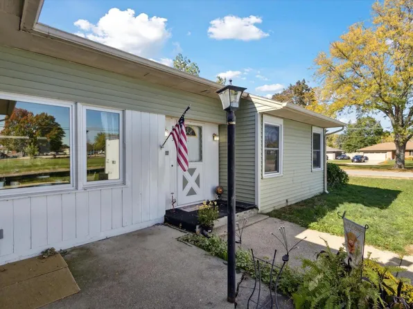 833 North Oakhill Avenue, Janesville, WI 53548
