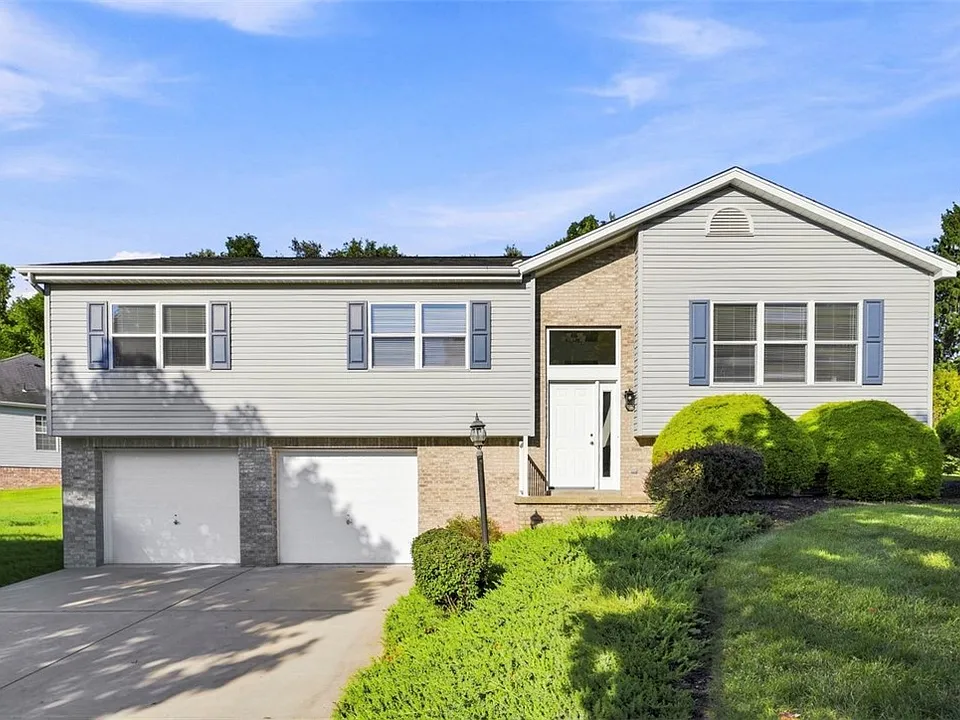 221 Cottonwood Ln